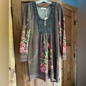 Fun, cute fall dress. Never worn. Tags still on it. Size M.